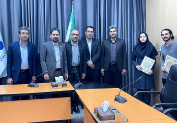 تقدیر از دو دانشجوی برگزیدۀ دانشگاه سلمان فارسی کازرون توسط مجمع خیران نخبه‌پرور فارس