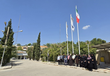 پرچم پرافتخار ایران اسلامی در دانشگاه سلمان فارسی کازرون به اهتزاز درآمد