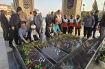 گلباران قبور شهدا و تکریم خانوادۀ دو شهید توسط دانشگاهیان دانشگاه سلمان فارسی کازرون