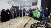 دیدار دانشگاهیان دانشگاه سلمان فارسی کازرون با خانوادۀ معظم یکی از شهدای جنگ رمضان