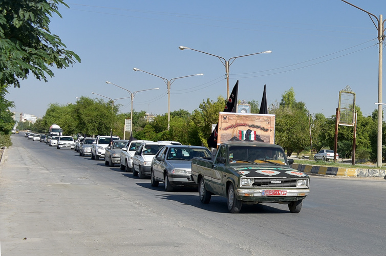 حرکت کاروان خودرویی کارکنان دانشگاه سلمان فارسی کازرون از مقبره شهدا گمنام تا گلزار شهدا در بهشت‌زهرا