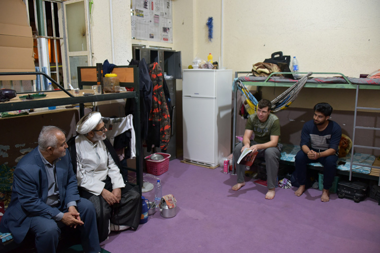 دیدار و گفتگوی مسئولان دانشگاه سلمان فارسی کازرون با دانشجویان ساکن در خوابگاه‌های دانشجویی