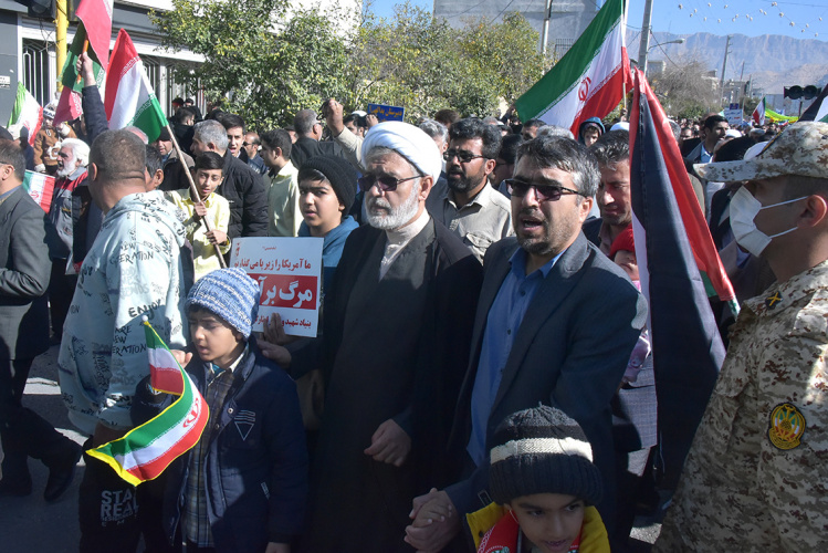 حضور دانشگاهیان دانشگاه سلمان فارسی کازرون در راهپیمایی پرشور ۲۲ بهمن