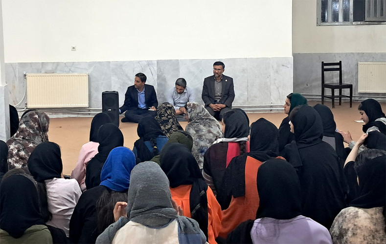 دیدار و گفتگوی صمیمی رئیس دانشگاه سلمان فارسی کازرون با دانشجویان ساکن خوابگاه