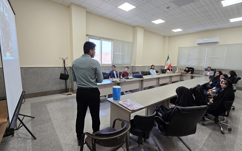 تلاش بین رشته‌ای دانشجویان دانشگاه سلمان فارسی کازرون برای گفت‌وگوی علمی پیرامون اسطوره‌های زبان فارسی و انگلیسی