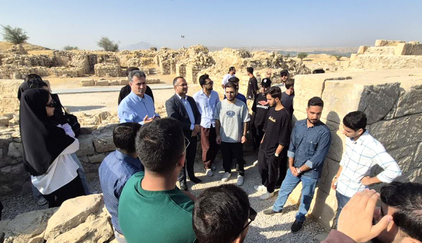 بازدید دانشجویان رشتۀ شهرسازی دانشگاه سلمان فارسی کازرون از شهر باستانی بیشاپور