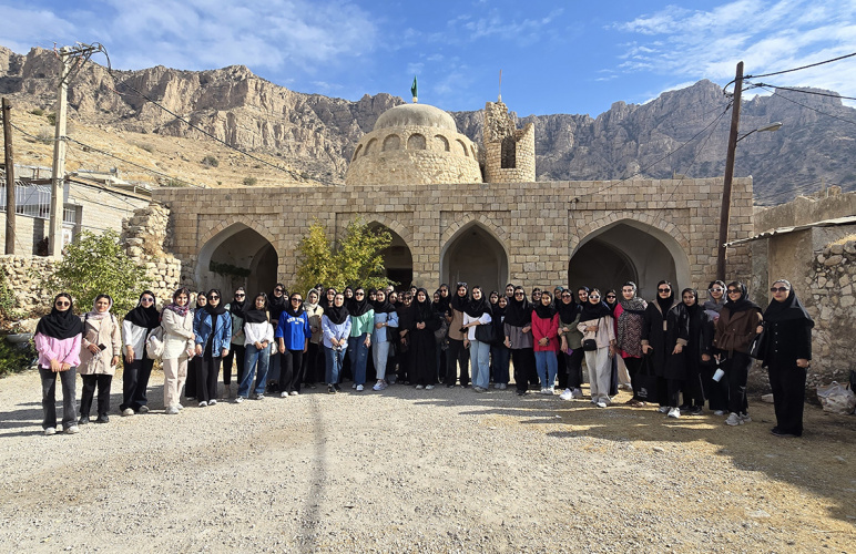 نودانشجویان دانشگاه سلمان فارسی کازرون با برخی از جاذبه‌های تاریخی، طبیعی و مذهبی کازرون آشنا شدند
