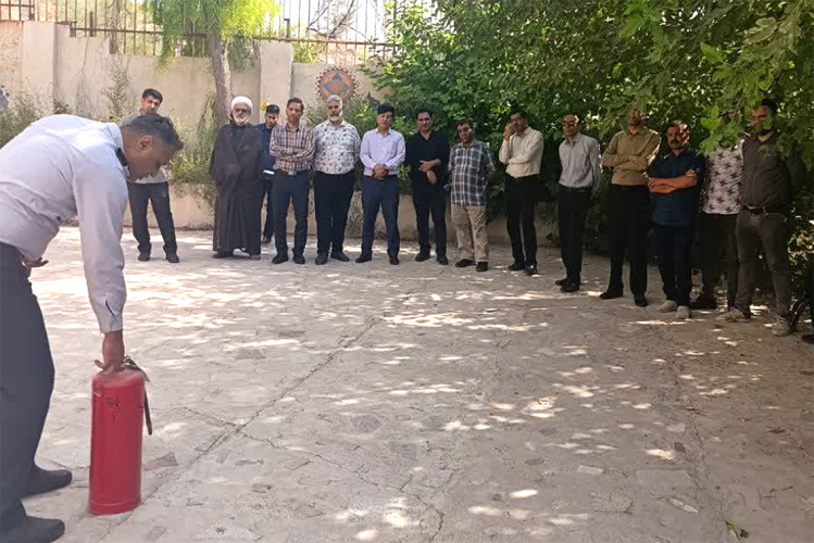 برپایی مانور و دورۀ آموزش اطفاء حریق در دانشگاه سلمان فارسی کازرون